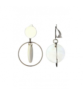 Oorclips met witte ronde hanger in een zilverkleurige cirkel