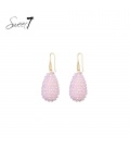 Oorbellen met roze kralen met een ovale hanger