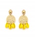 Oorclips met gele schelpen en rotan detail