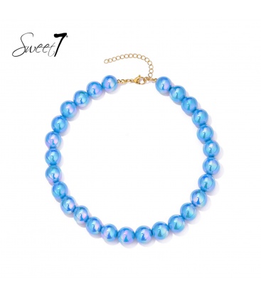 Halskettingkorte met blauwe kralen