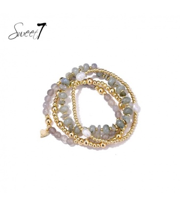 Armband met grijs natuursteen kralen en goudkleurige details