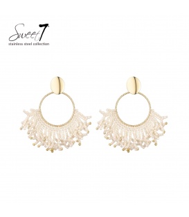 Oorbellen beige met fijne kralen en ronde hanger