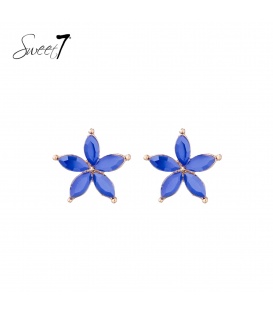 Oorbellen met blauwe inleg in bloem vorm en goudkleurige afwerking