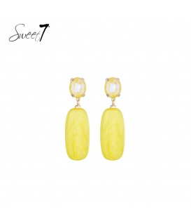 Oorbellen met een geel glas steentje en langwerpige hanger