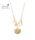 Halsketting met schelp hanger en parels in goudkleurige afwerking