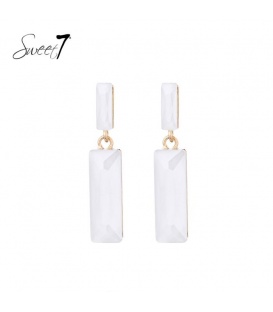 Oorbellen met strakke witte hanger en oor stukje