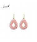 Oorbellen zachte roze kralen en met een elegante hanger
