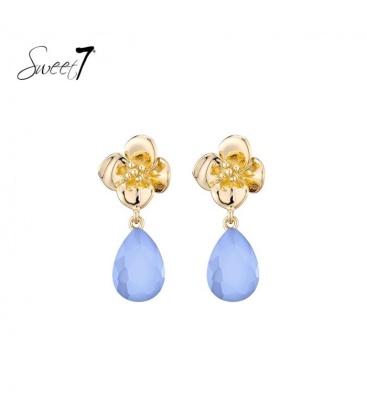 Oorbellen blauw met een goudenkleurige bloem als oor stukje