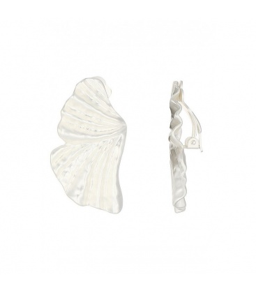 Oorclips zilverkleurige met een golvend patroon
