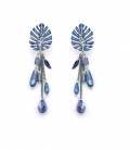 Oorclips met blauw blad en kristal hangers aan een kettinkje