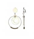 Oorclips wit met parelmoer hanger en zilverkleurige ring en kralen