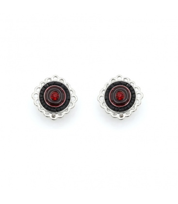 Oorclips in vierkant design met rode accenten
