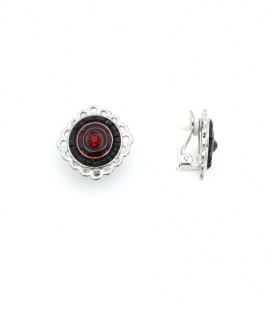 Oorclips in vierkant design met rode accenten