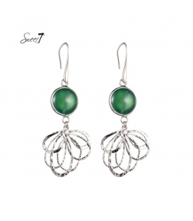Oorbellen met groene steen en zilverkleurige bloemhanger