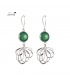 Oorbellen met groene steen en zilverkleurige bloemhanger
