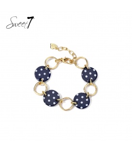 Armband met donkerblauwe schijfjes, stippen en goudkleurige schakels.