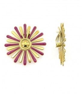 Oorclips met paars en goudkleurig bloemdesign.