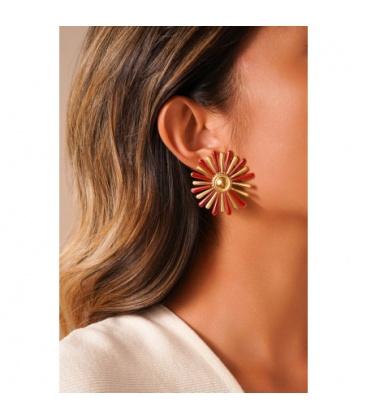 Oorclips met blauw en goudkleurig bloemdesign.