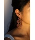 Oorbellen met rode facet kralen en goudkleurige details