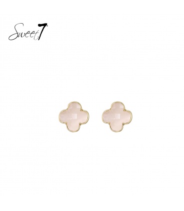 Oorbellen klavervorm met beige cat eye steen en goudkleurige omlijsting