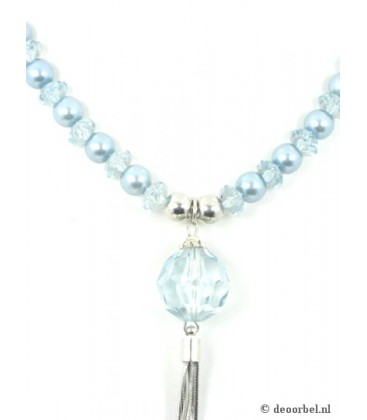 Zilverkleurige halsketting met blauwe en doorzichtige kralen