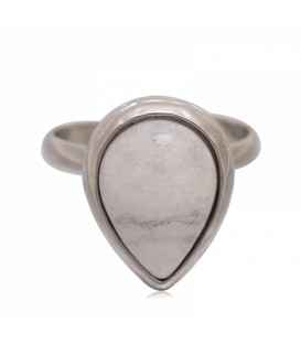 Zilverkleurige ring met grijze druppel steen