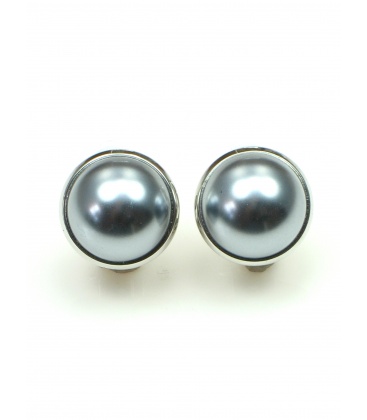 Grijze oorclips met een zilverkleurige rand