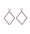 Oorbellen met dunne donkerrode ruitvormige metalen hanger